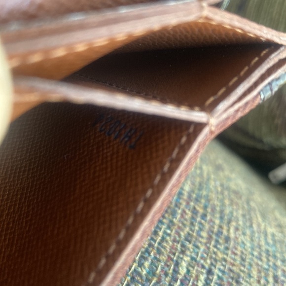 Authentic Louis Vuitton Monogram Accordion Clutch/Wristlet With Goldtone Chain! - Picture 16 of 17